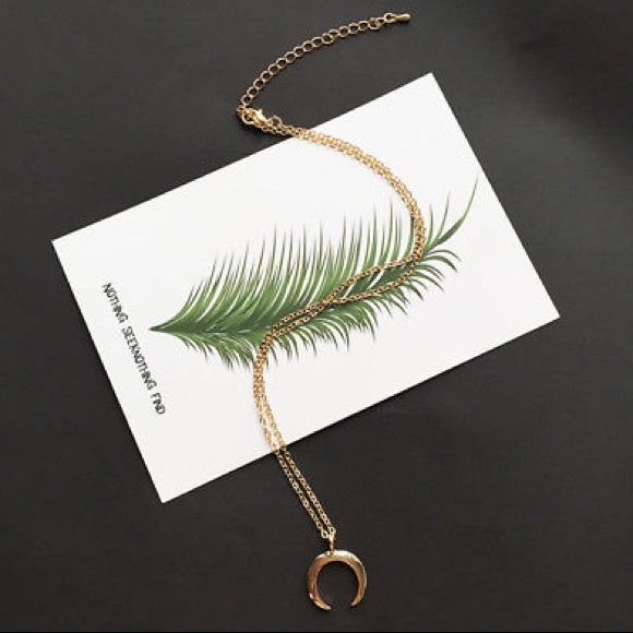 Dainty Horn Moon Necklace (Gold or Silver) - Picture 3 of 6